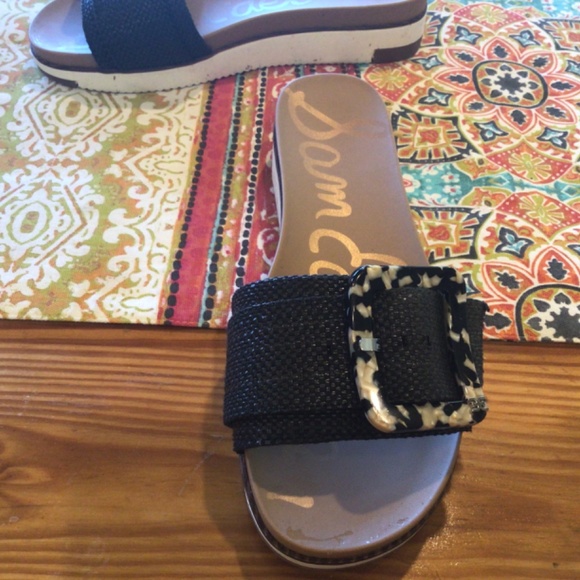 Sam Edelson Adrianne Slide black with tortoise shell buckle. - Picture 2 of 4